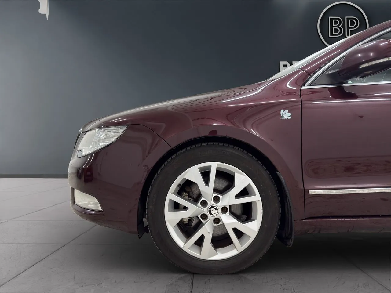 Vehicle image 15