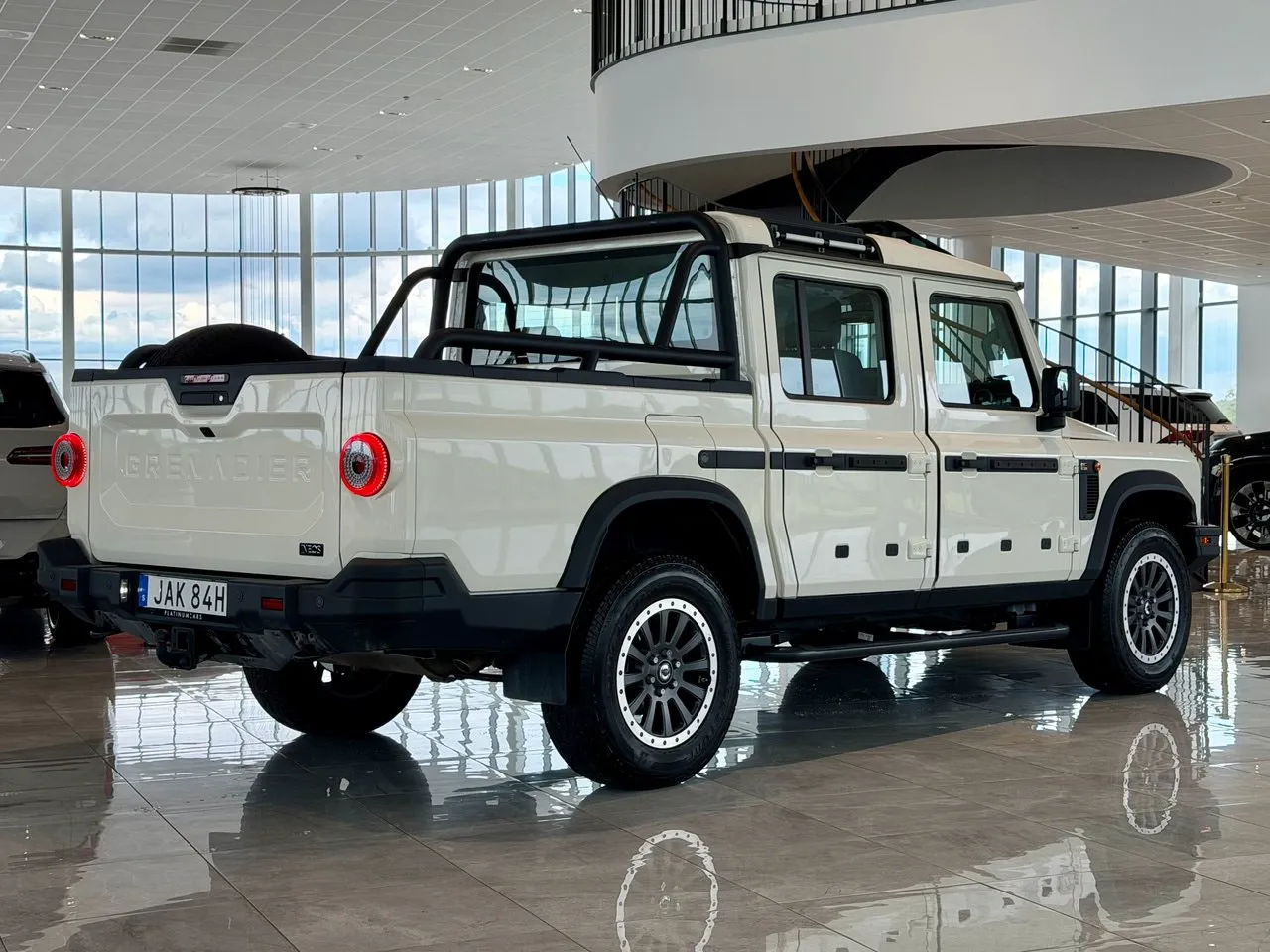 Vehicle image 4