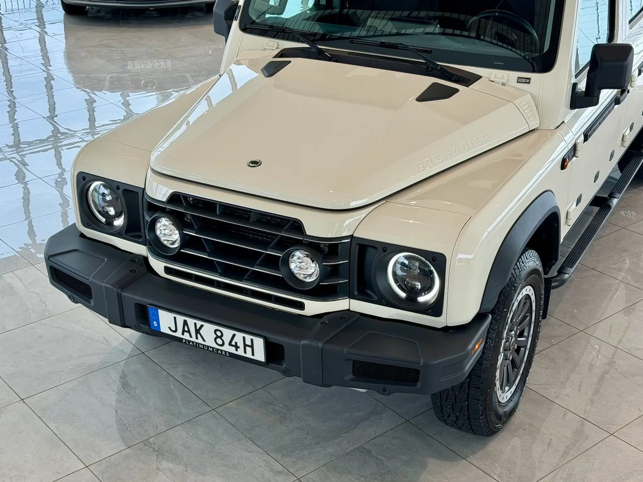 Vehicle image 6