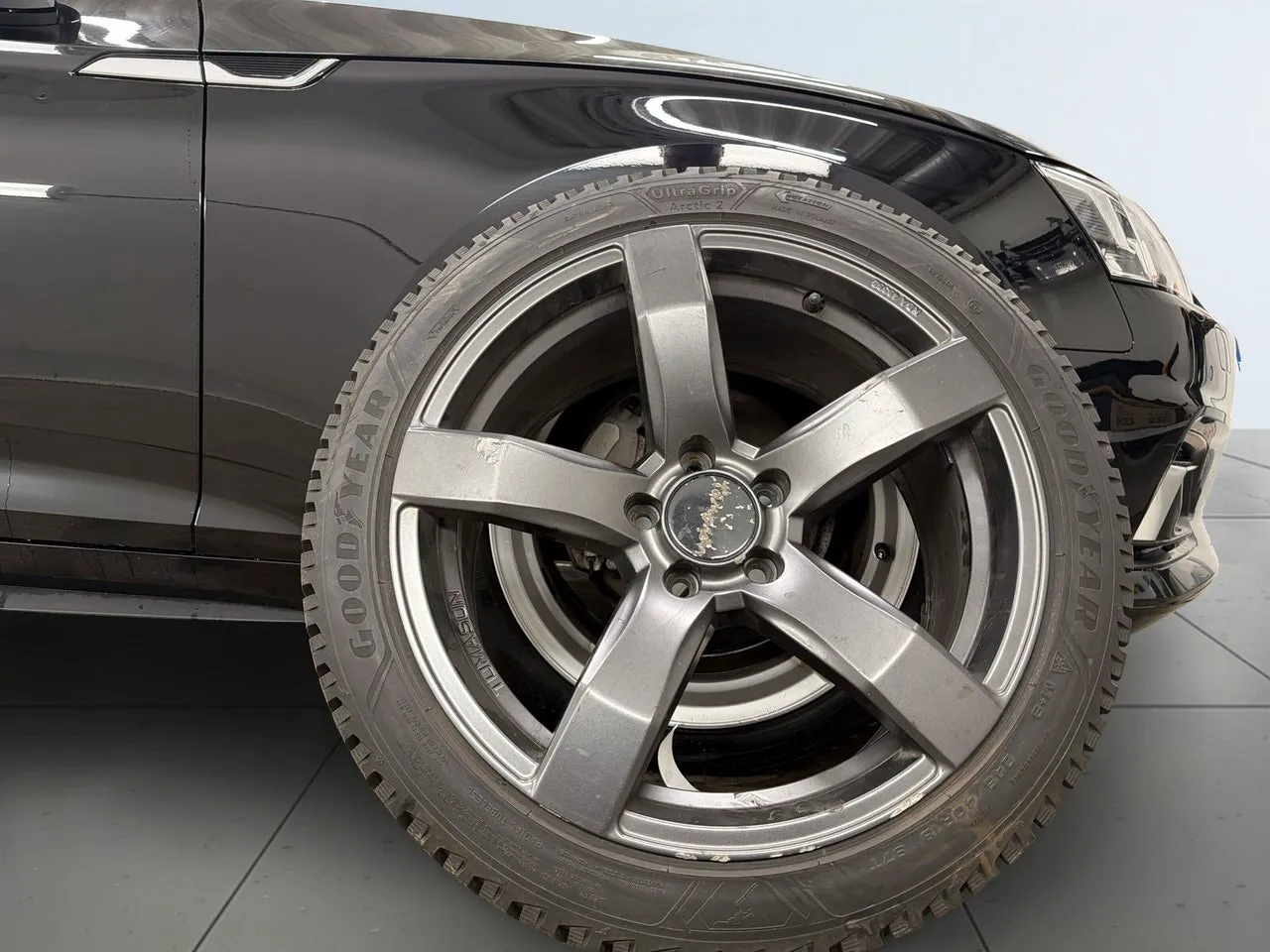 Vehicle image 13