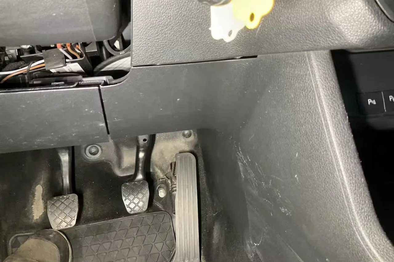 Vehicle image 18
