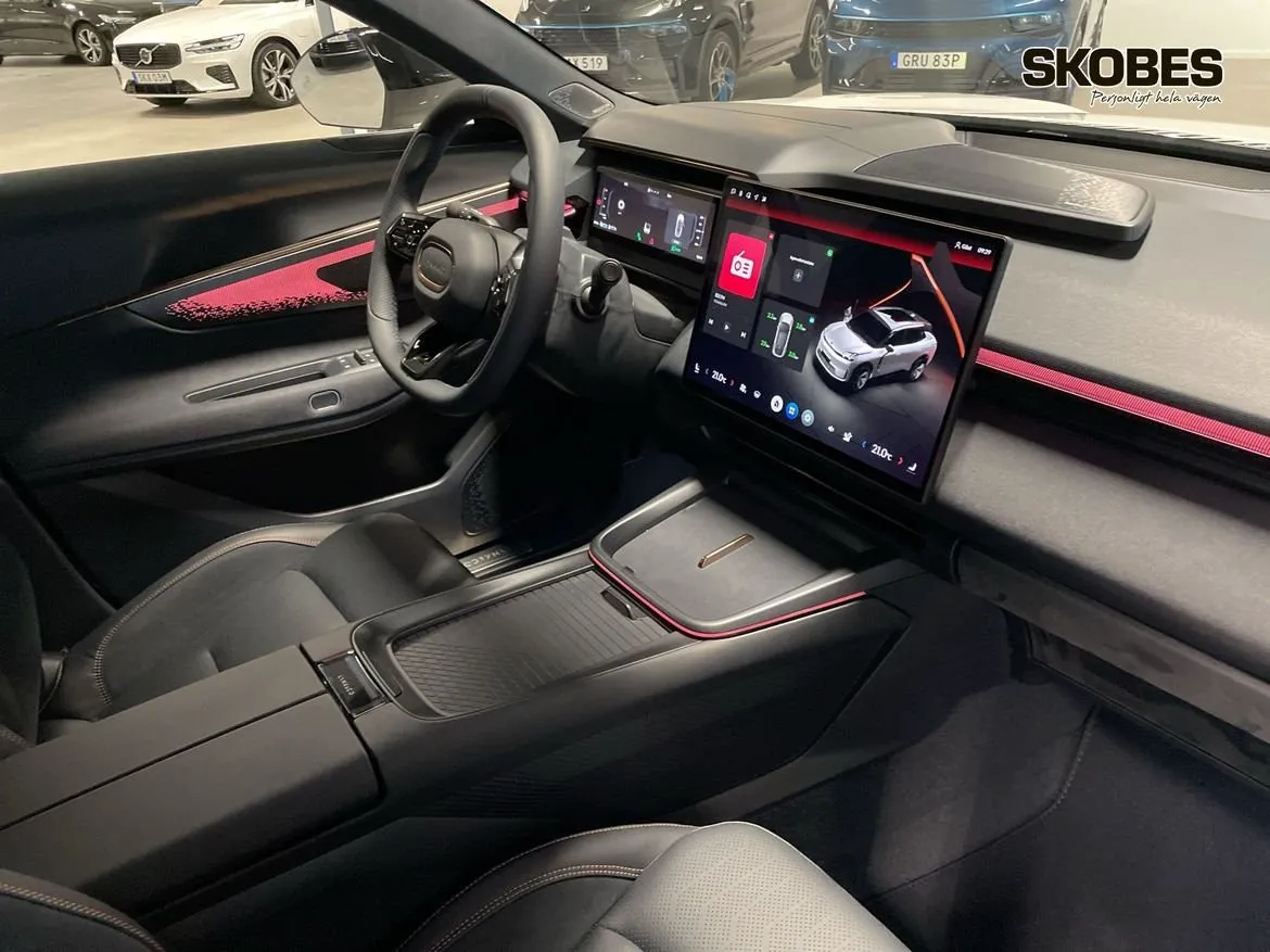 Vehicle image 14