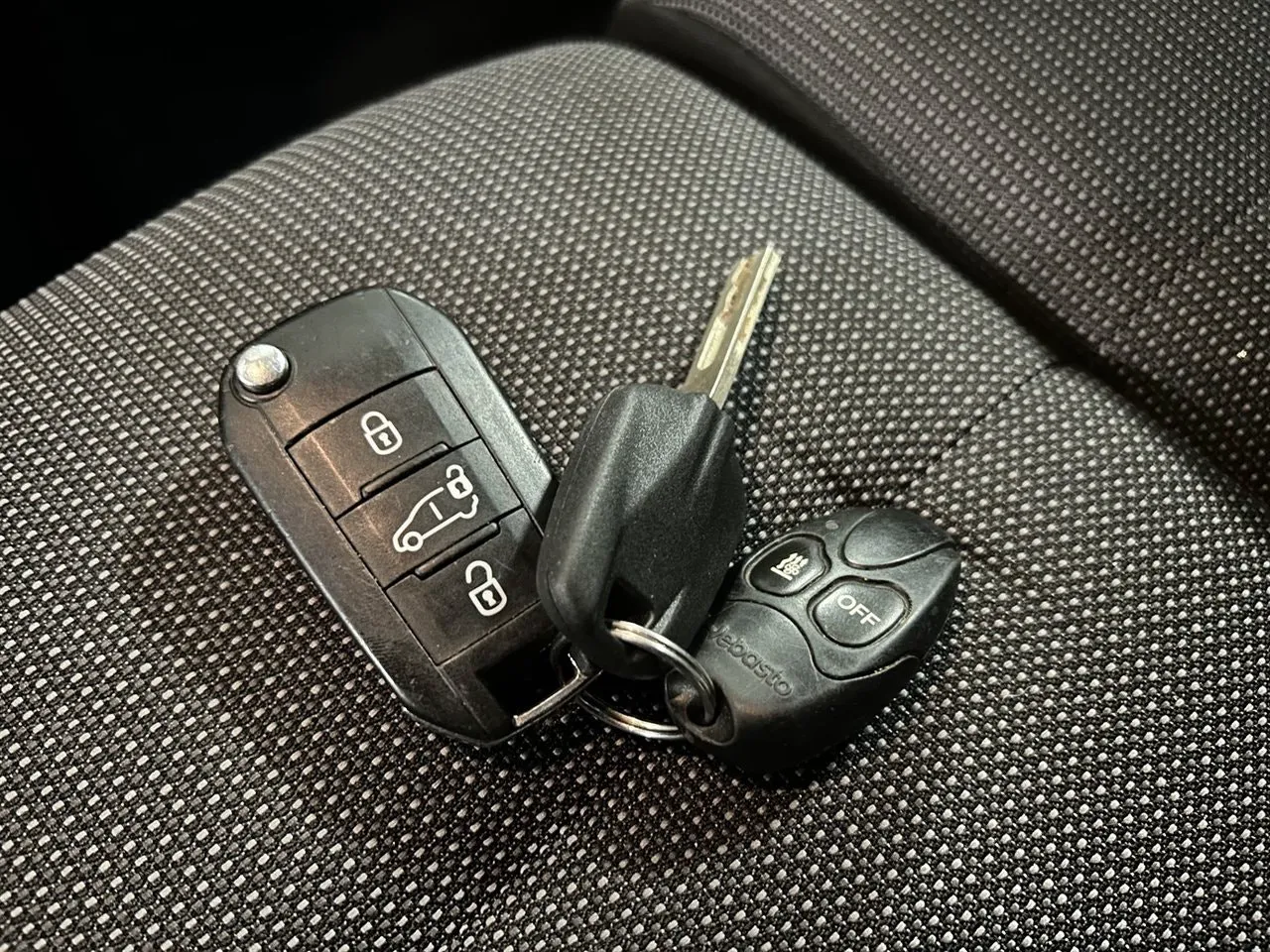 Vehicle image 21