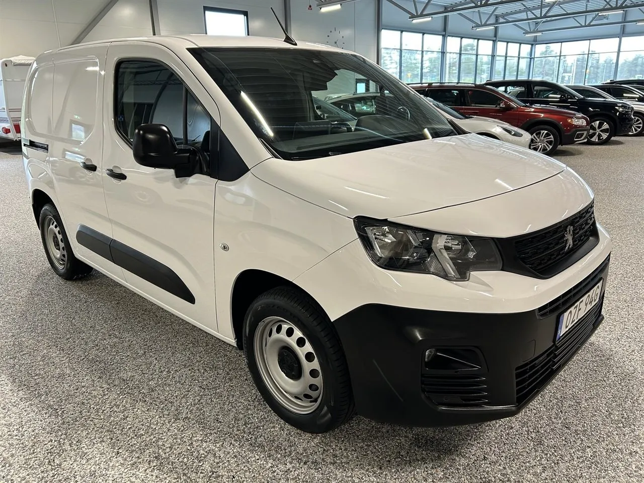 Vehicle image 4
