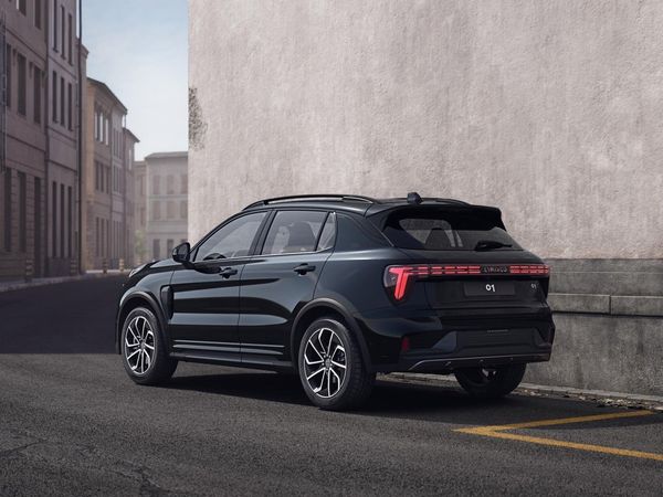 Lynk & Co 01 PHEV - Sparkling Black Metallic | Leasbar - 2025