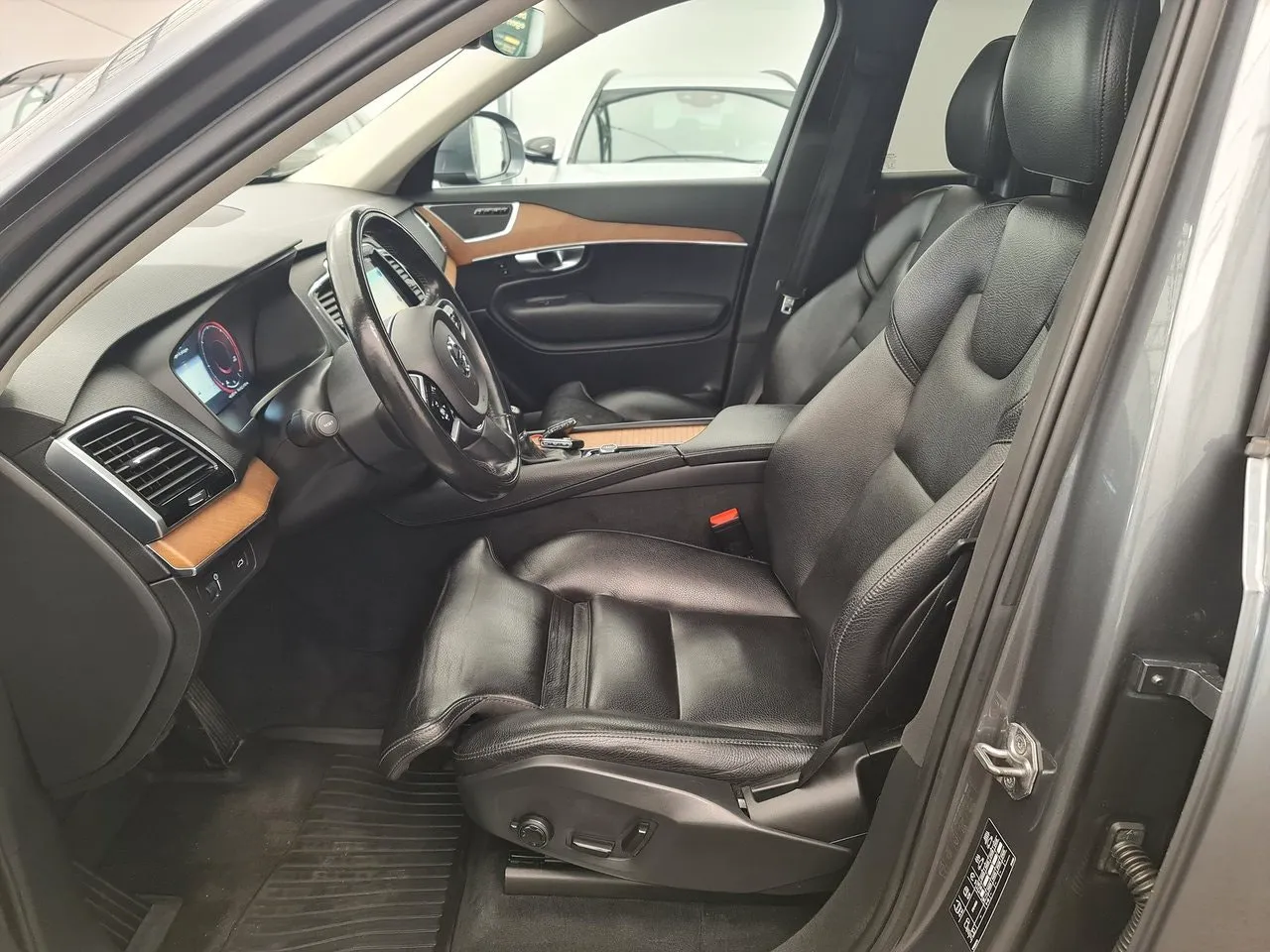 Vehicle image 18
