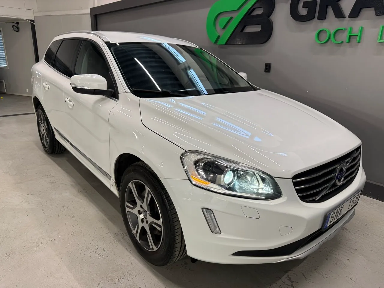 Vehicle image 6