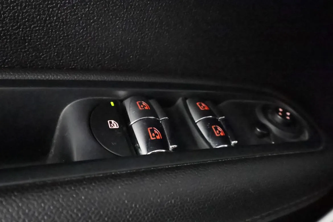Vehicle image 28