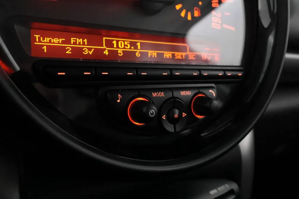 Vehicle image 25