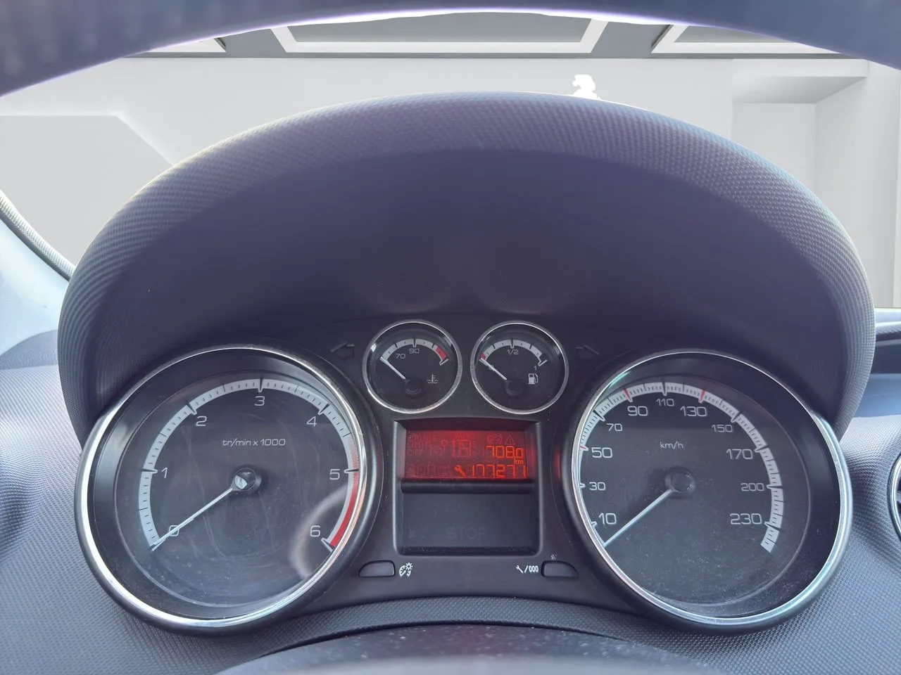 Vehicle image 11