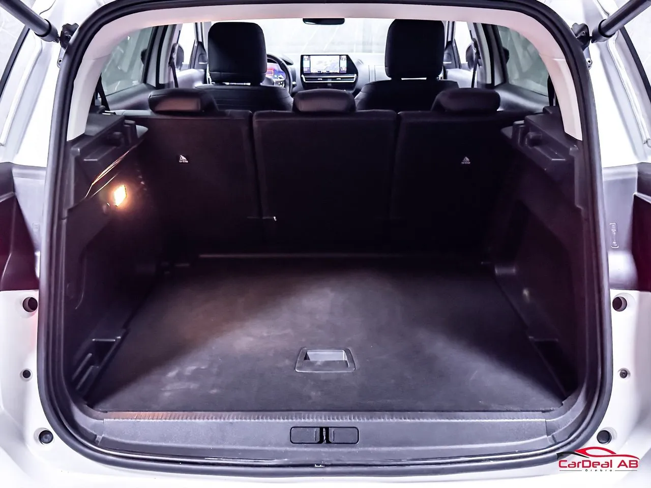 Vehicle image 16