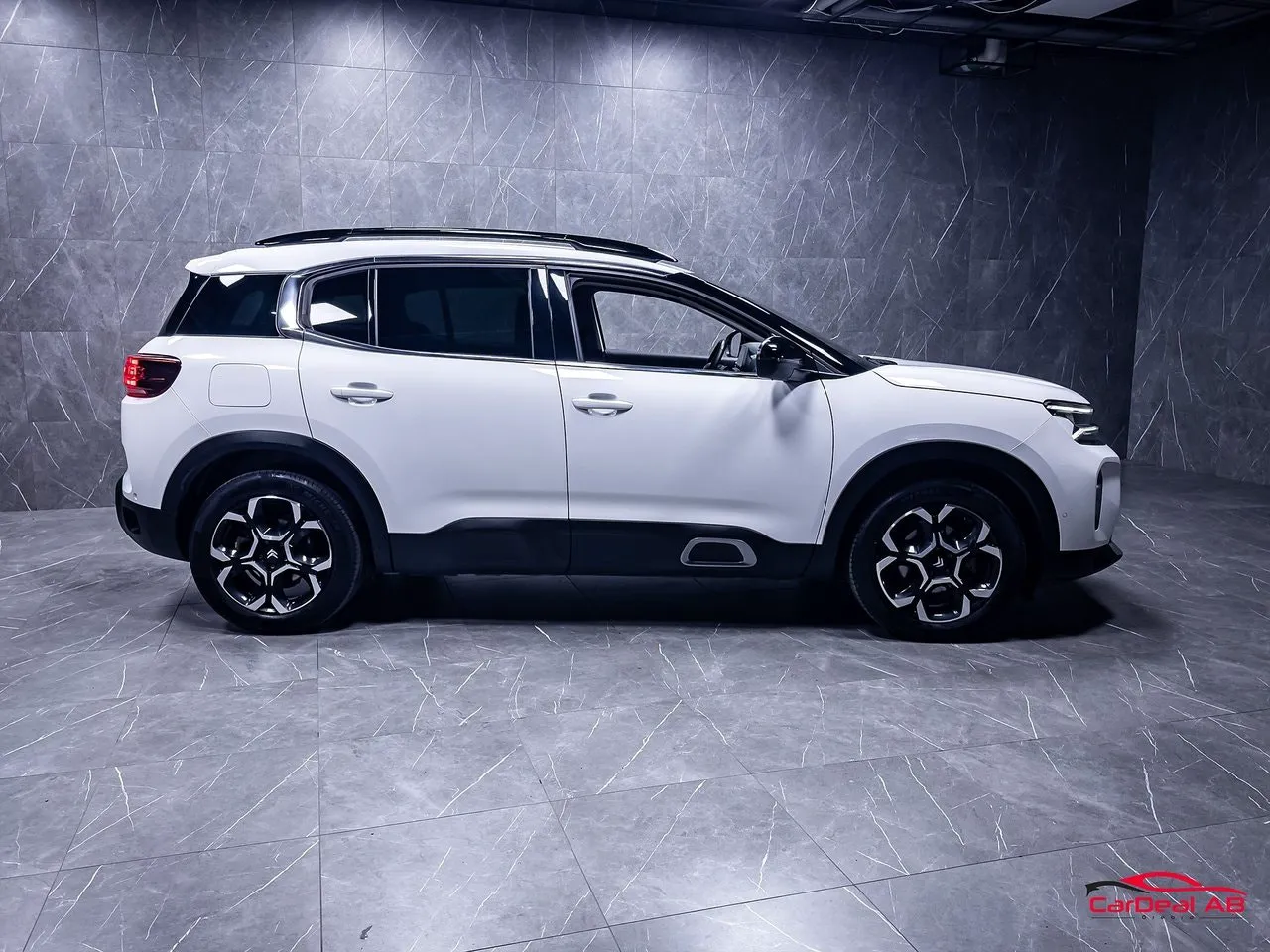 Vehicle image 7