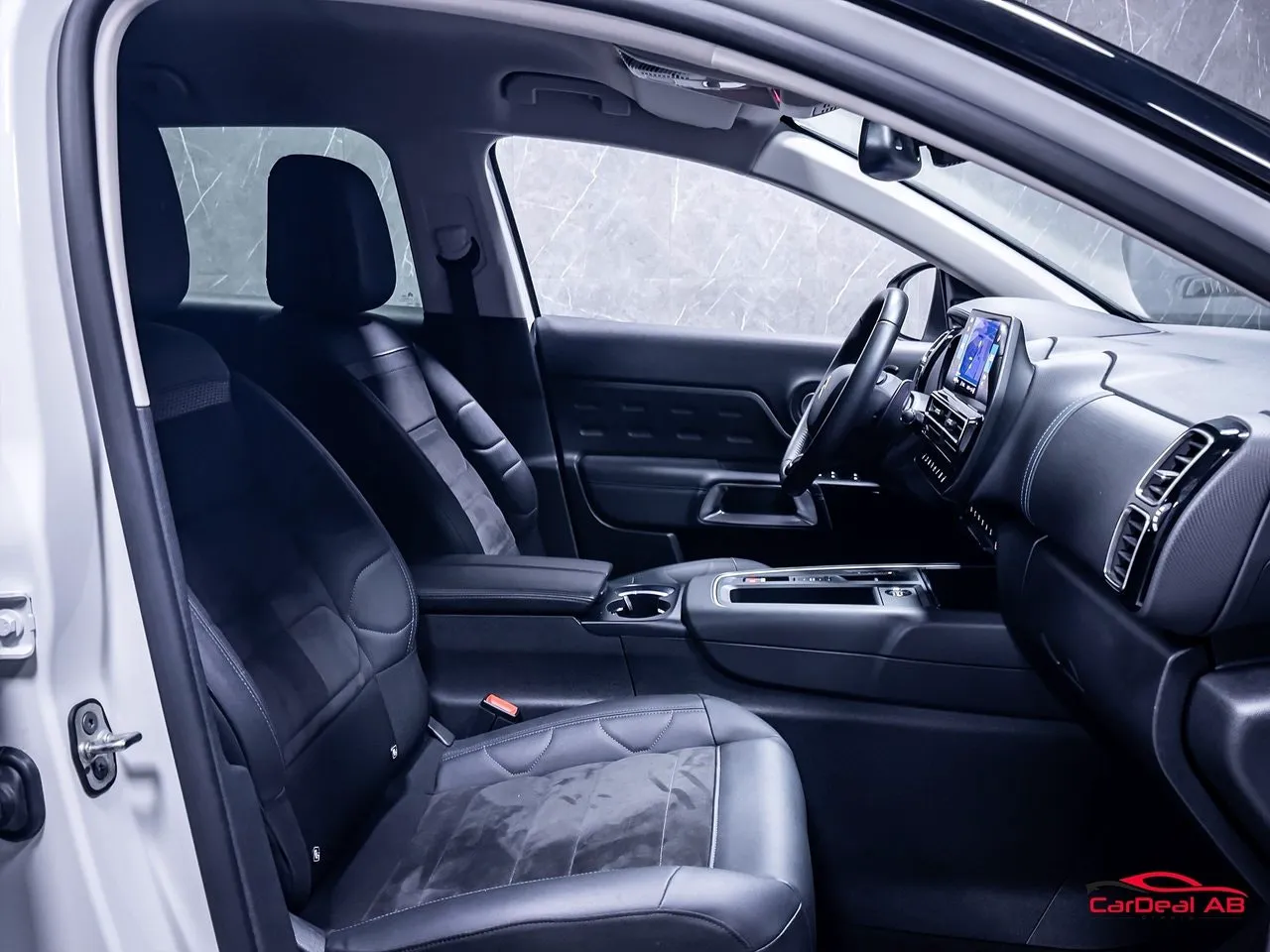 Vehicle image 14