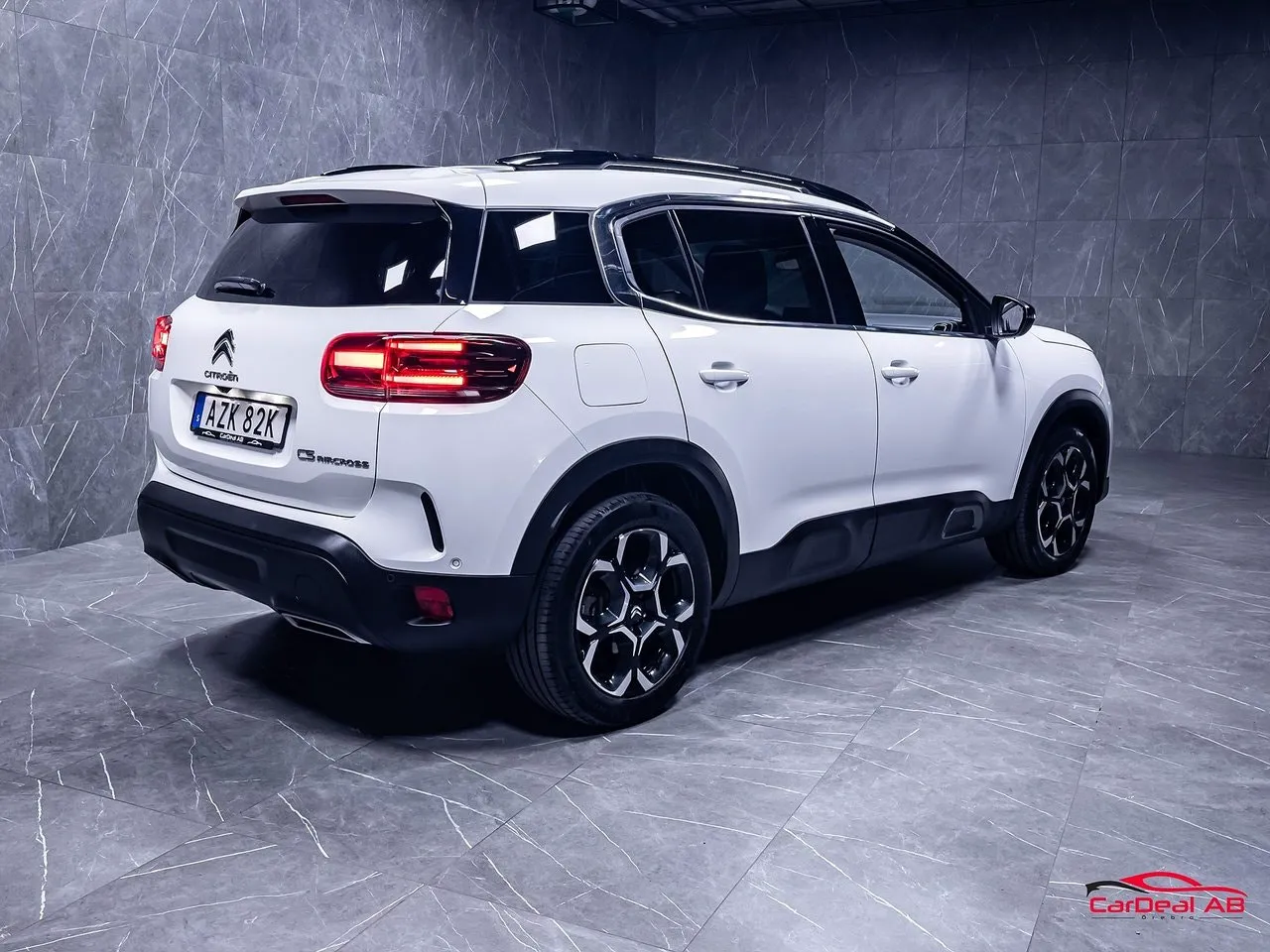 Vehicle image 6