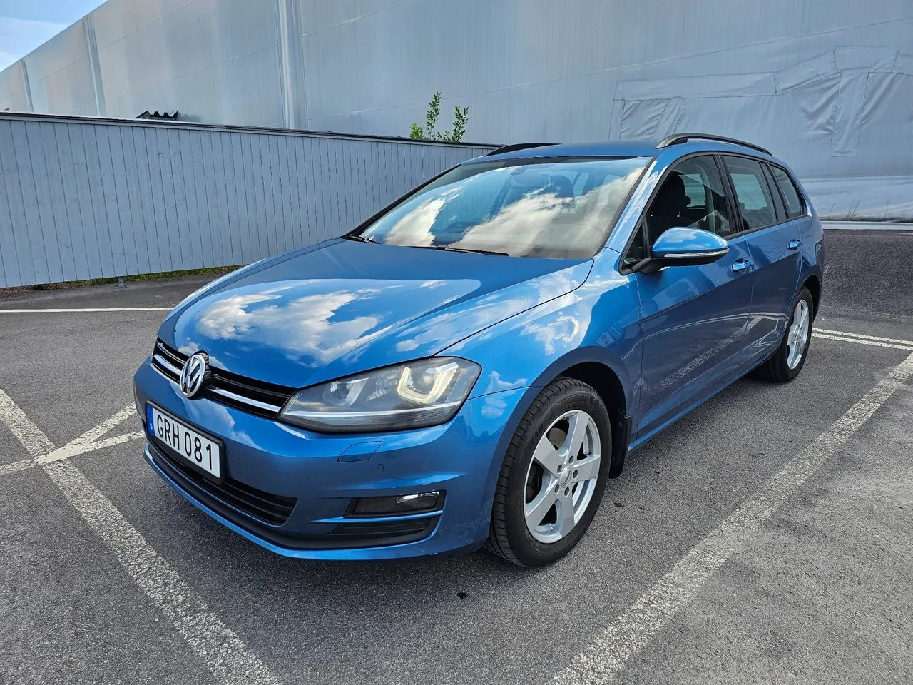 Vehicle image 7