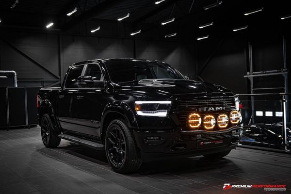 Dodge 1500 RAM Laramie Night 5.7 HEMI Pano|Cockpit|H/K|Nybilsgaranti - 2023