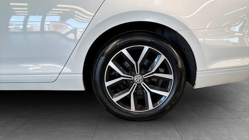 Volkswagen Passat bild 8
