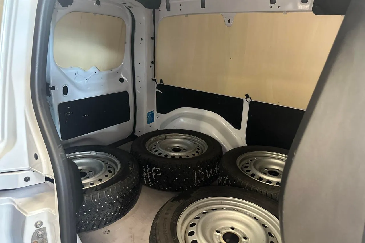 Vehicle image 8