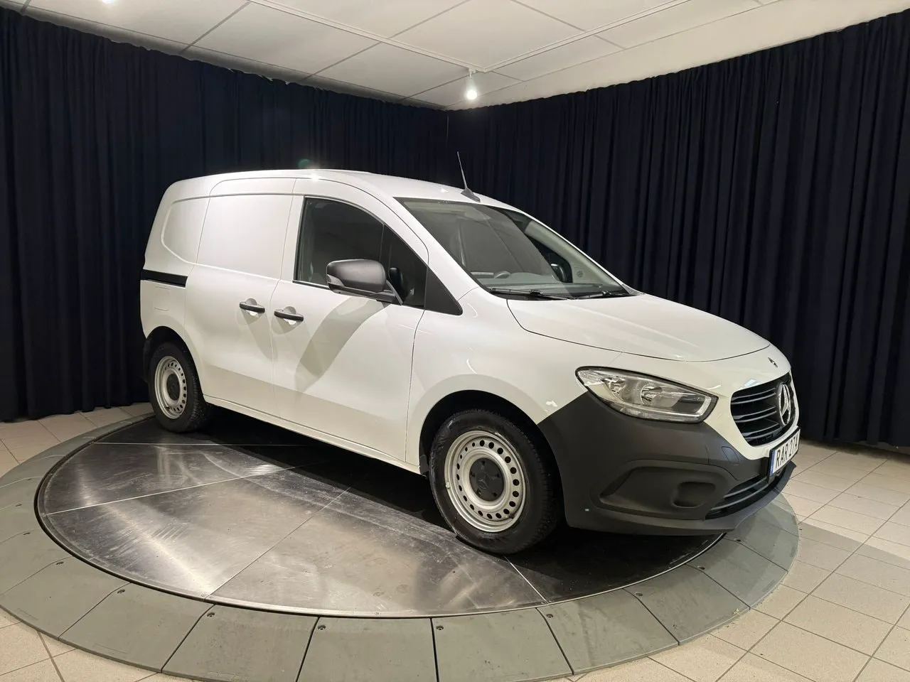 Vehicle image 7