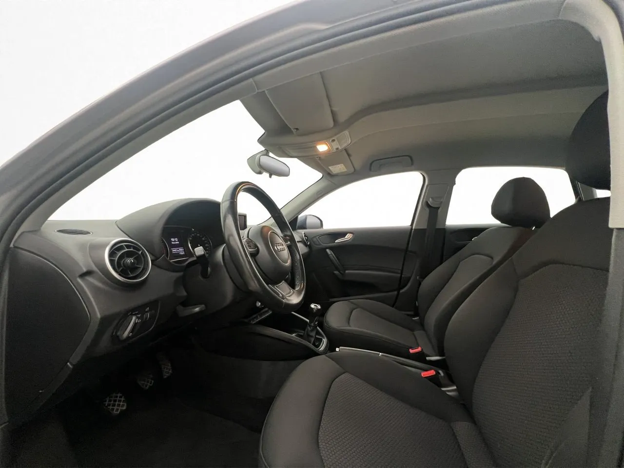 Vehicle image 16