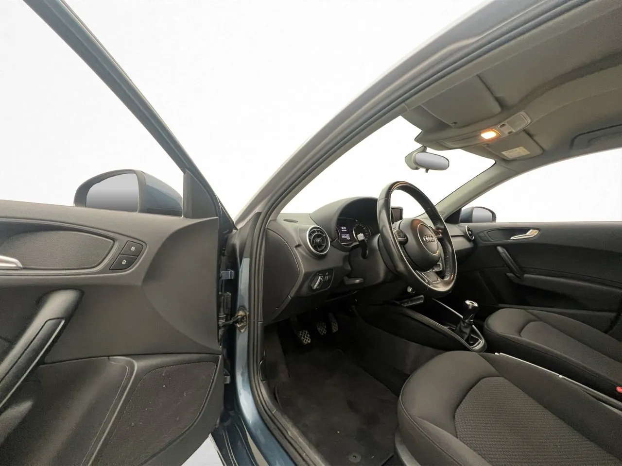 Vehicle image 15