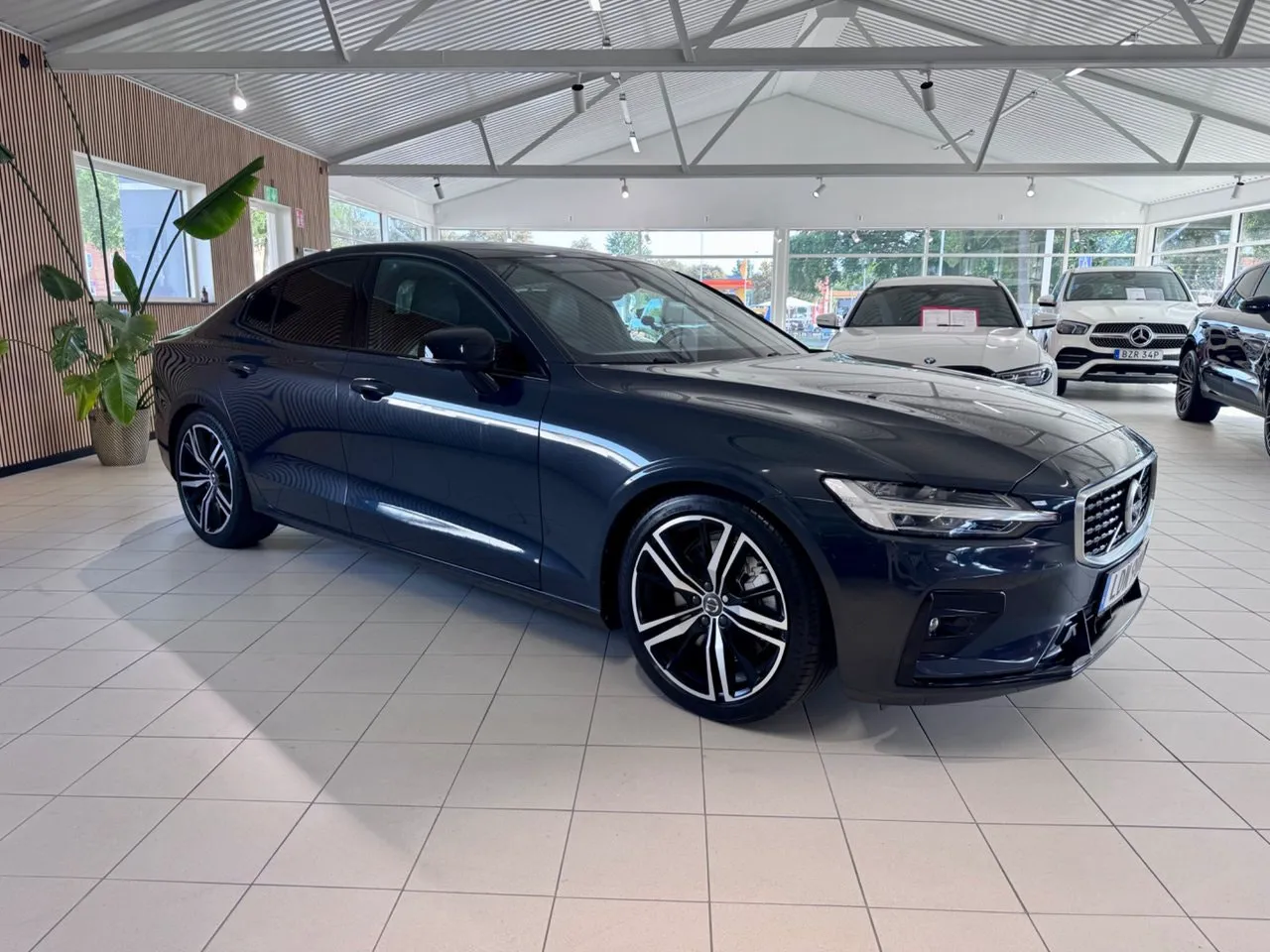 Vehicle image 11