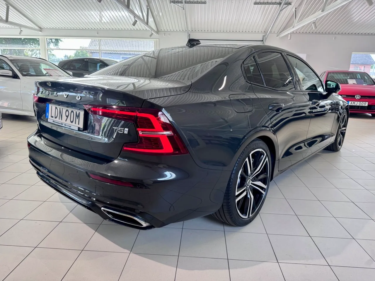 Vehicle image 10