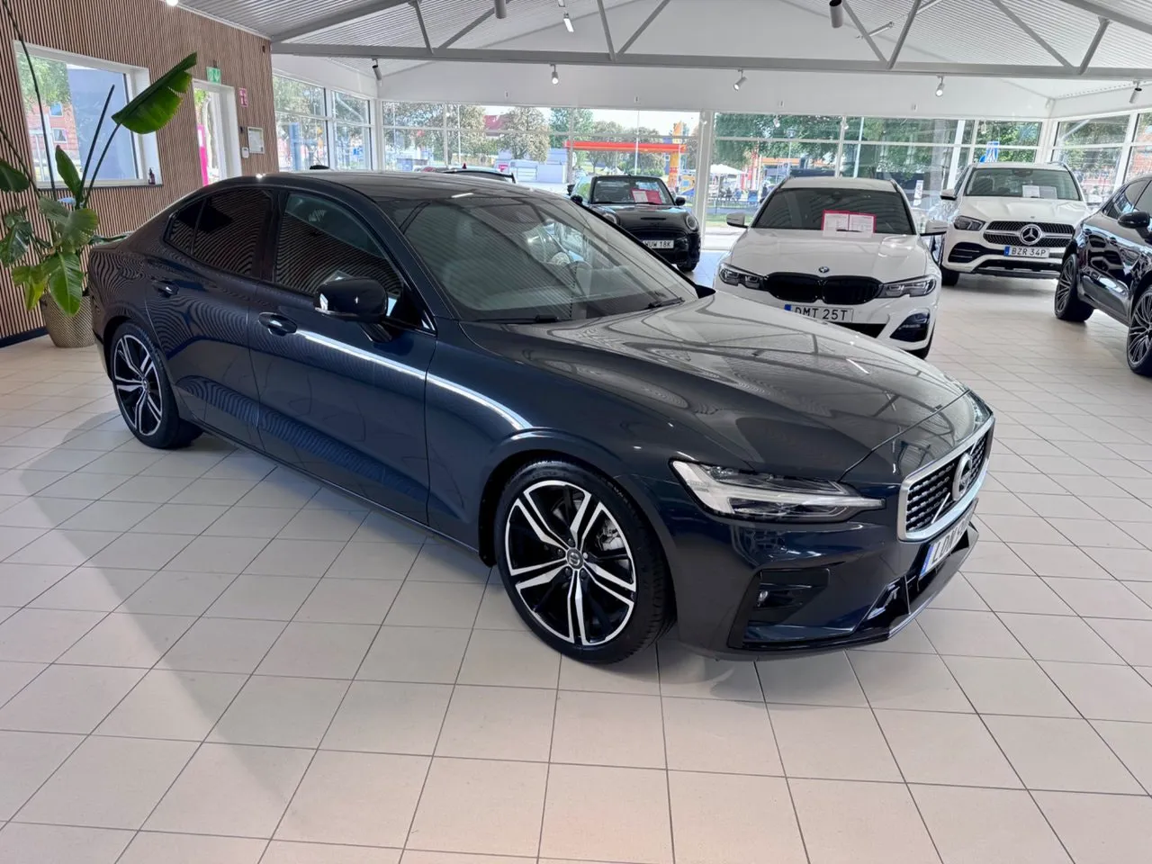 Vehicle image 13
