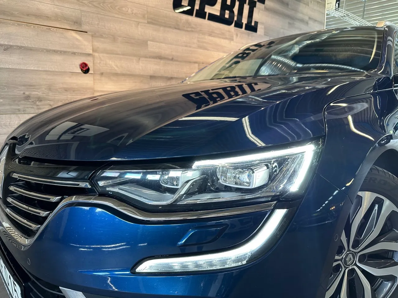 Vehicle image 20