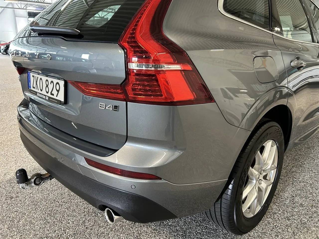 Vehicle image 6