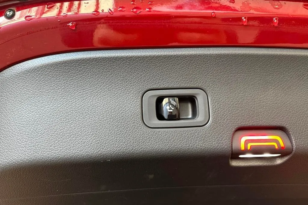 Vehicle image 14
