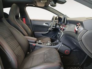 Mercedes CLA45 AMG bild 15