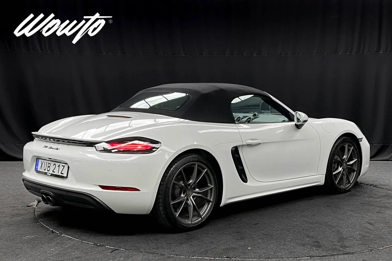 Vehicle image 6