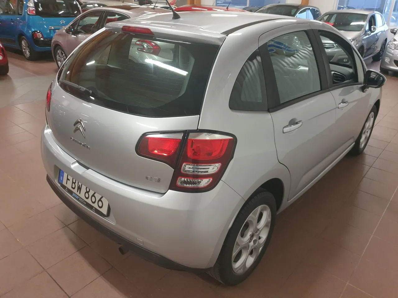 Vehicle image 5