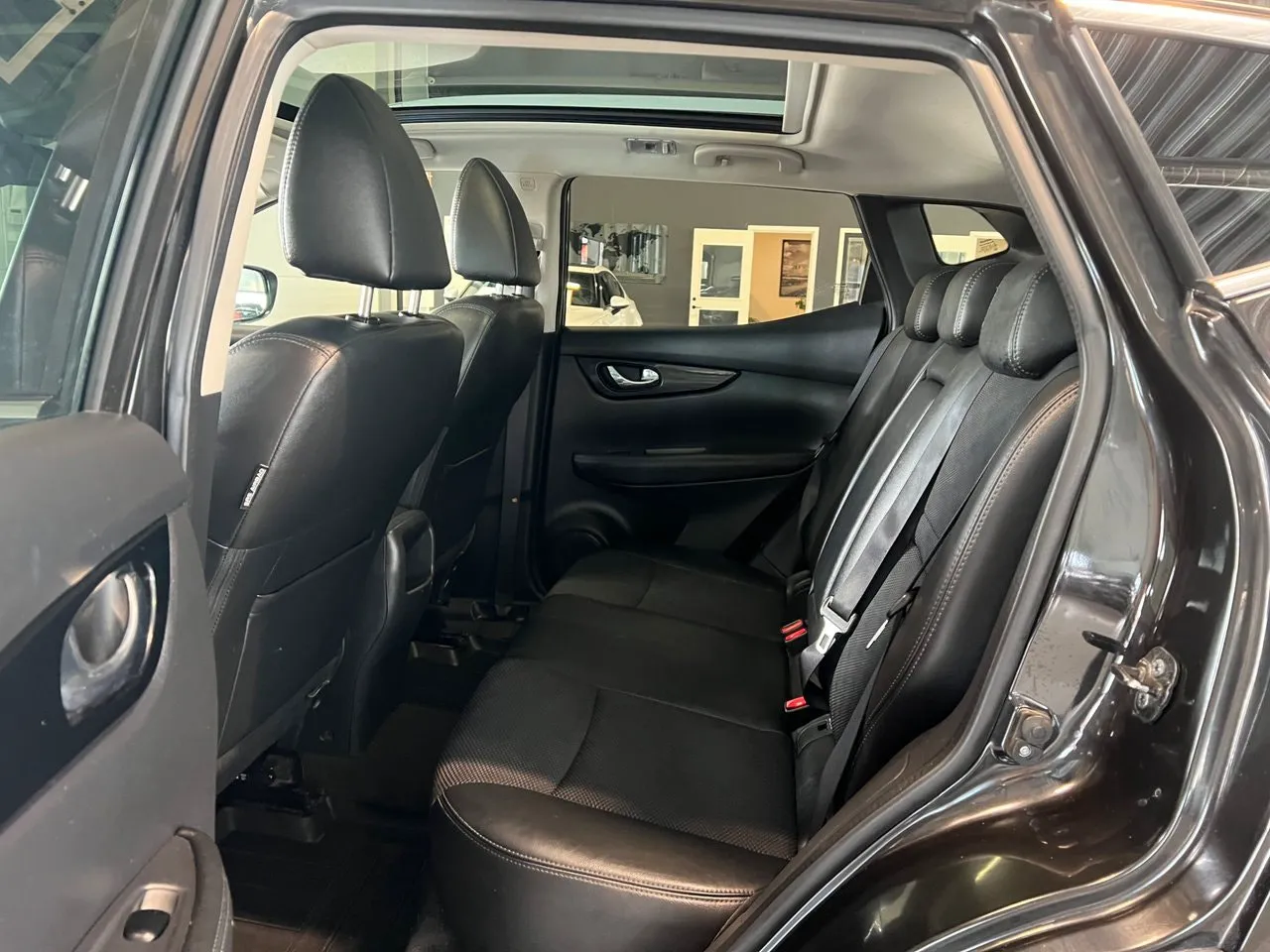 Vehicle image 14