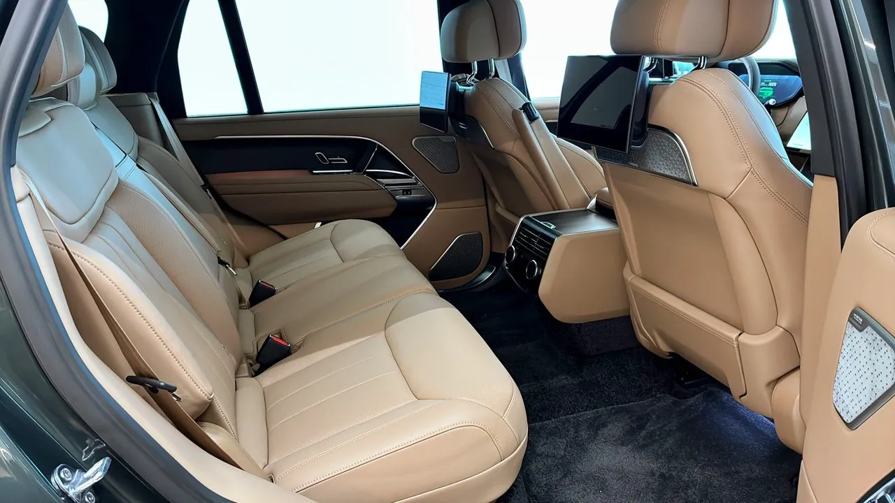 Vehicle image 4