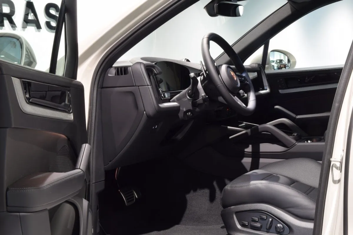 Vehicle image 3