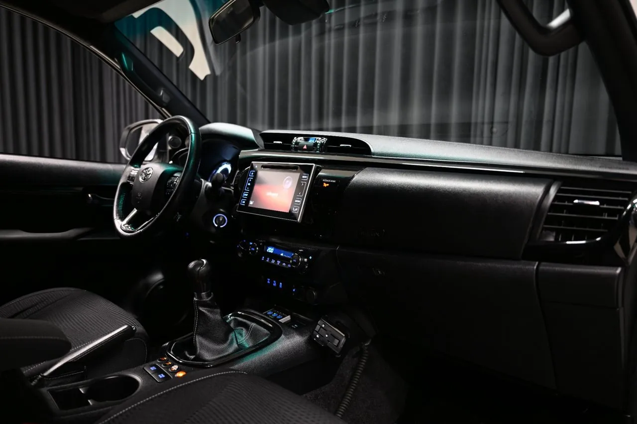 Vehicle image 30