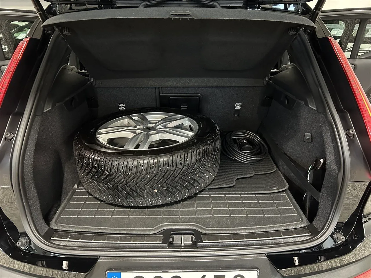 Vehicle image 14
