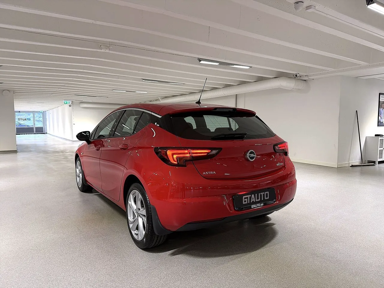 Vehicle image 5