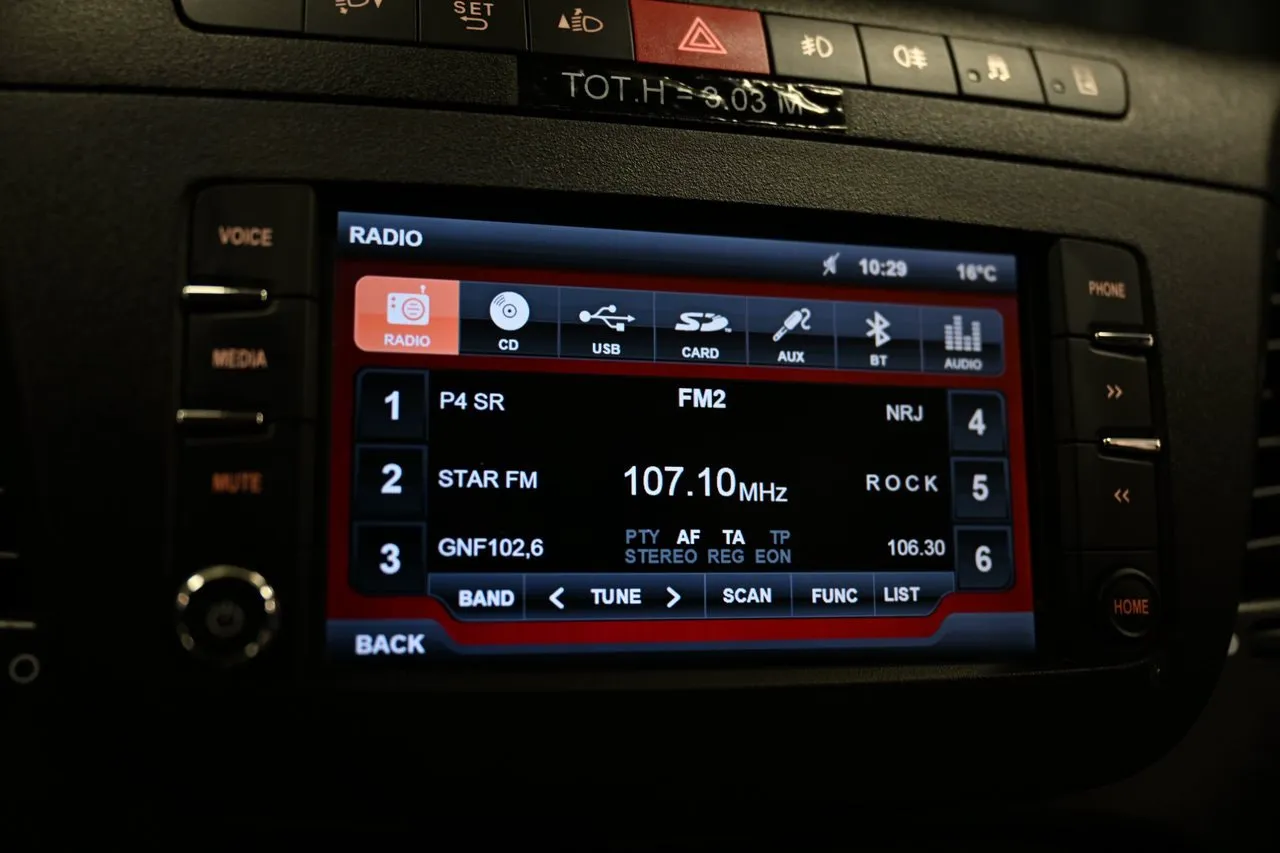 Vehicle image 10
