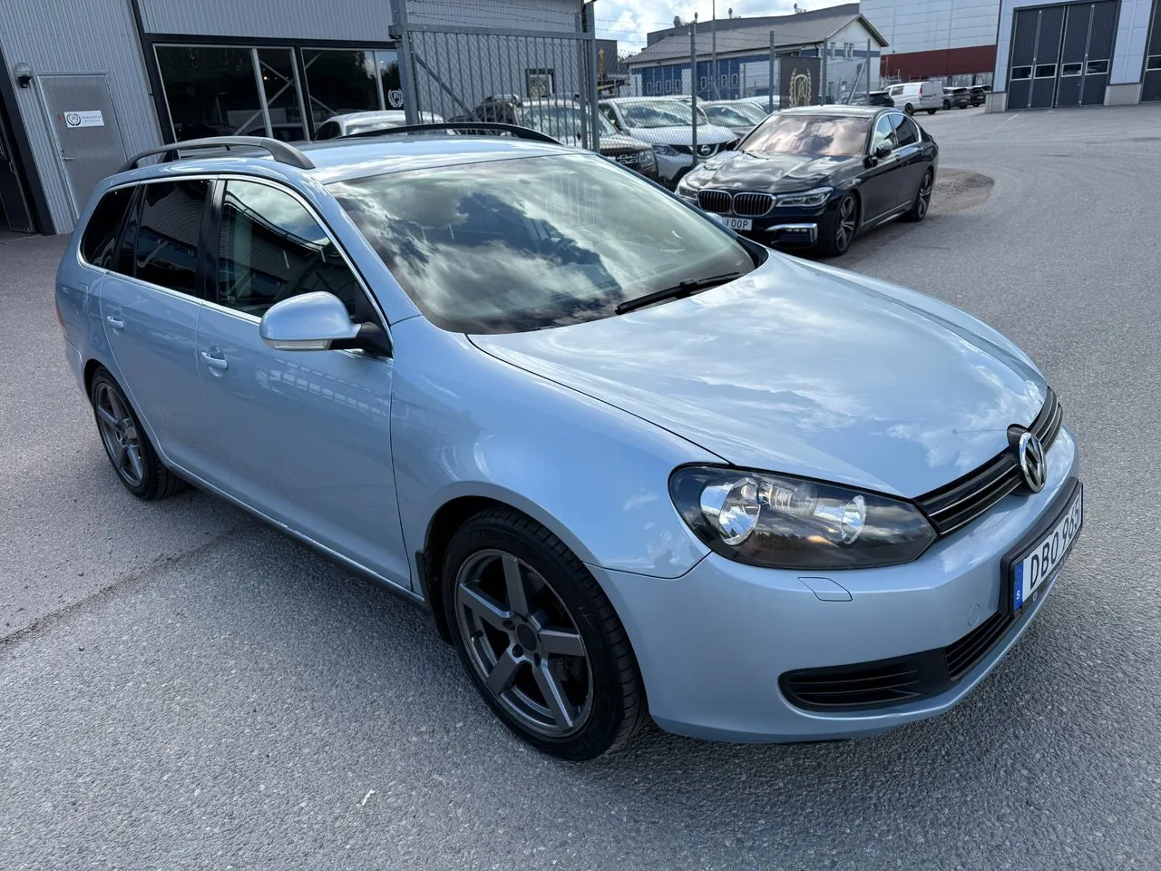 Vehicle image 6