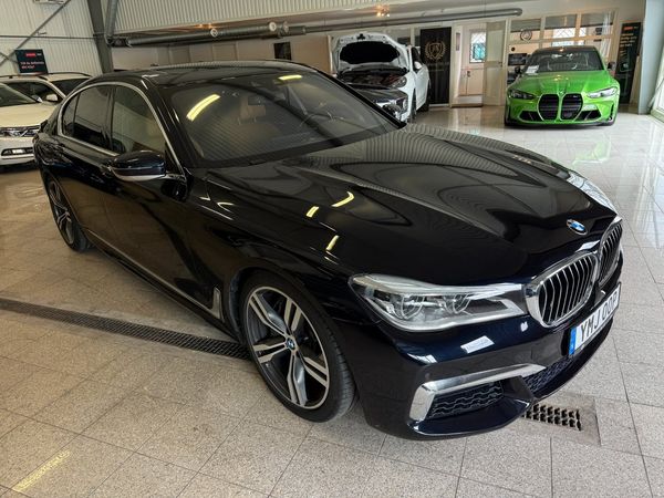 BMW 750 i xDrive M Sport 450hk B&W Navi Kamera Keyless Taklucka - 2016