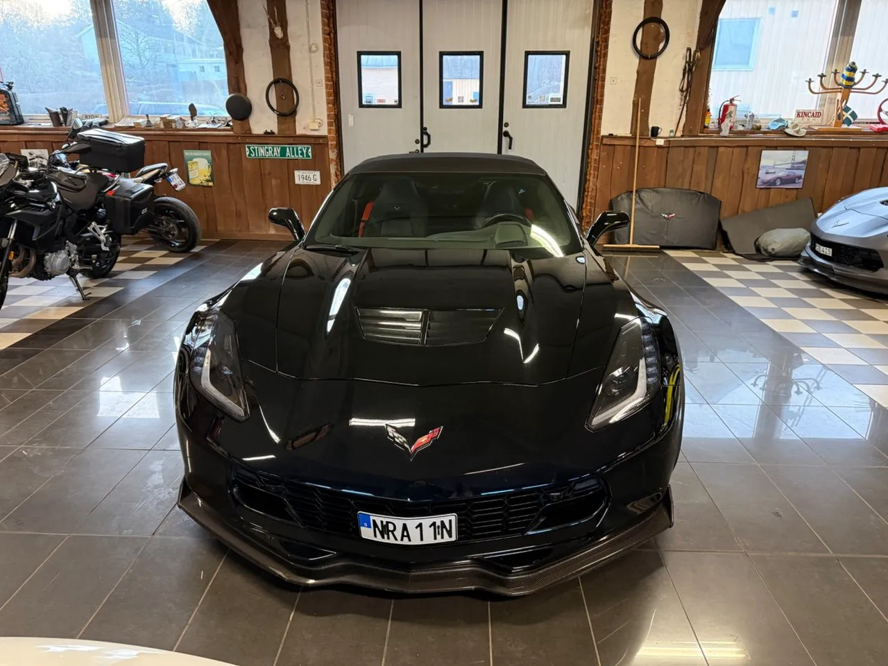 Vehicle image 10