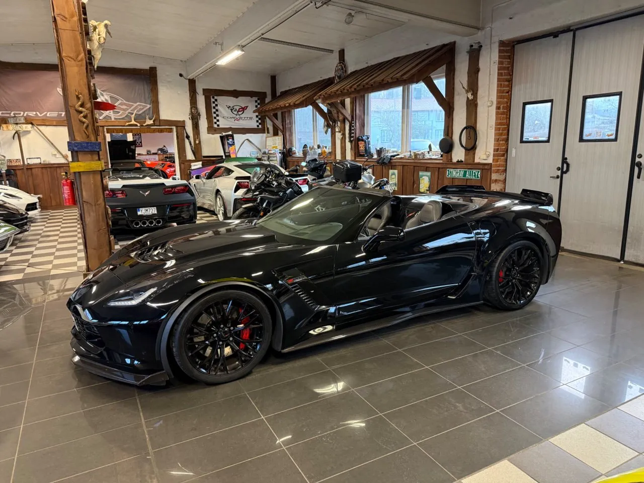 Vehicle image 14