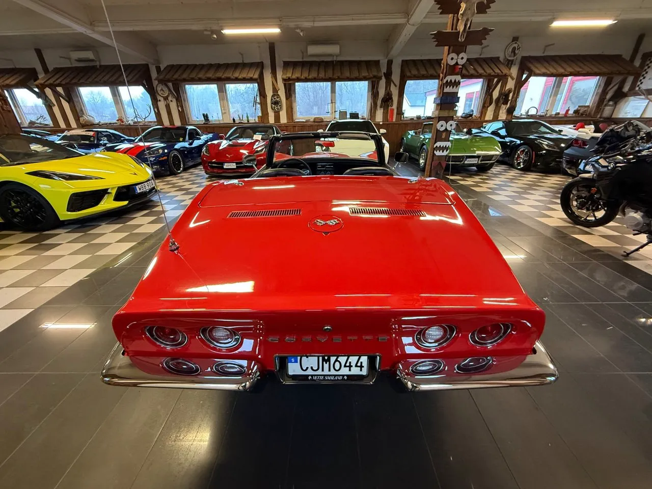 Vehicle image 15