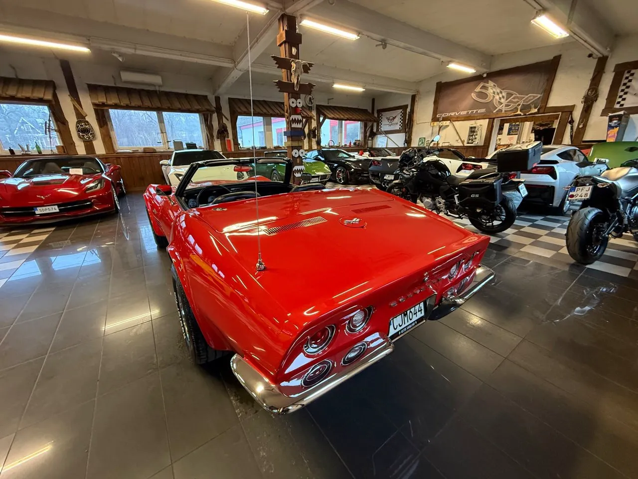 Vehicle image 14