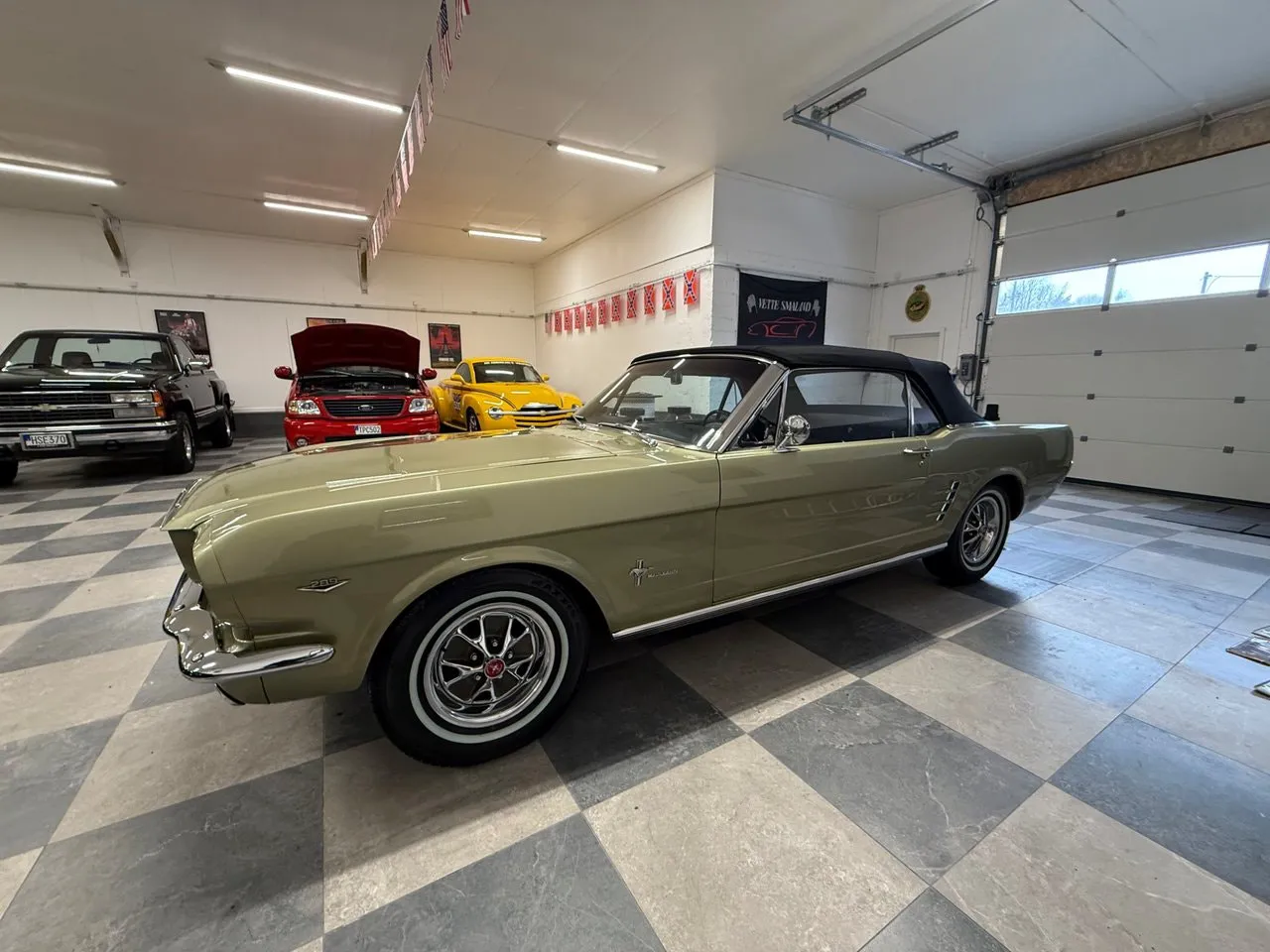 Vehicle image 7