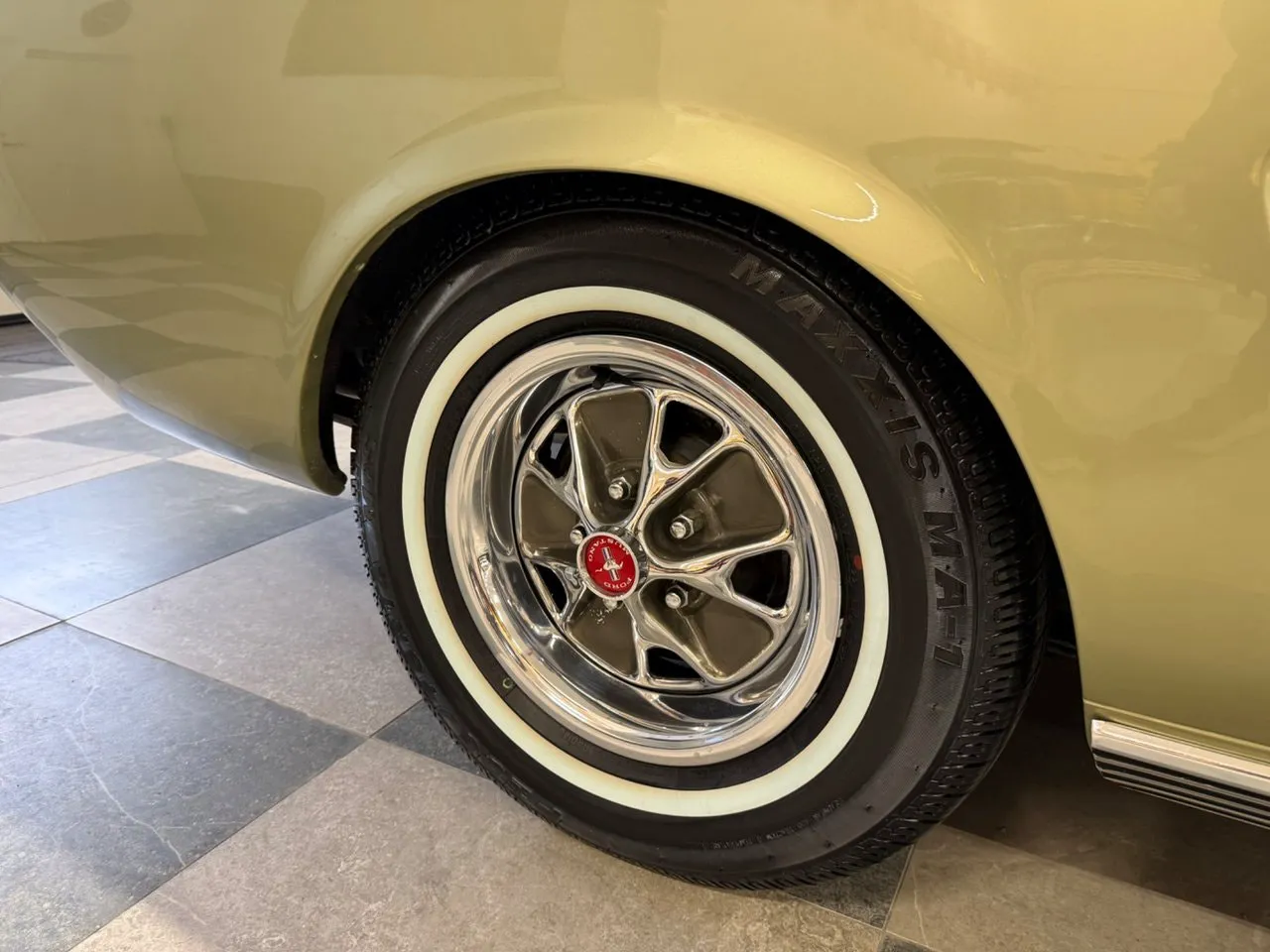 Vehicle image 20
