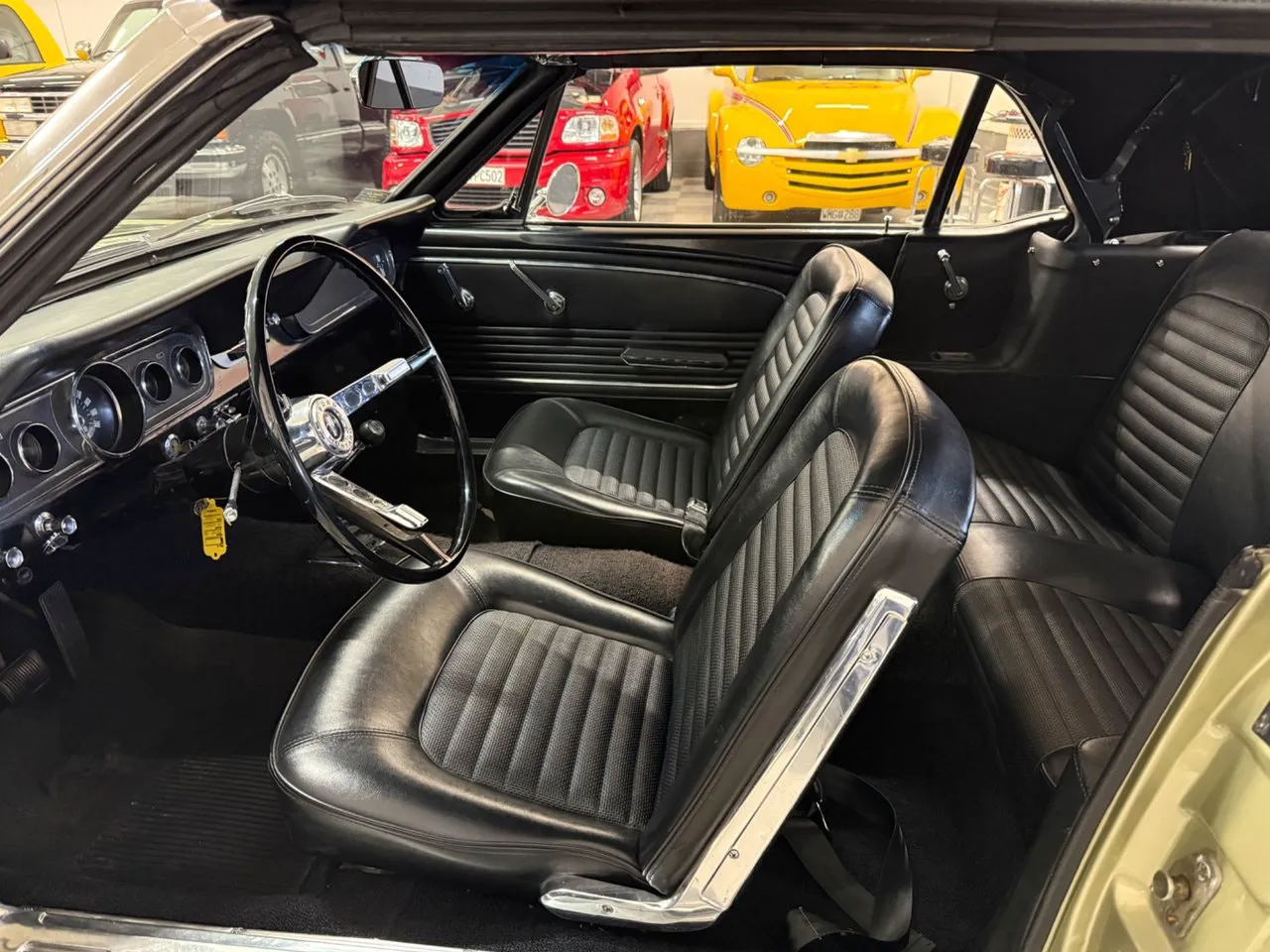Vehicle image 25